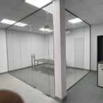 gia-thi-cong-vach-kinh-cuong-luc